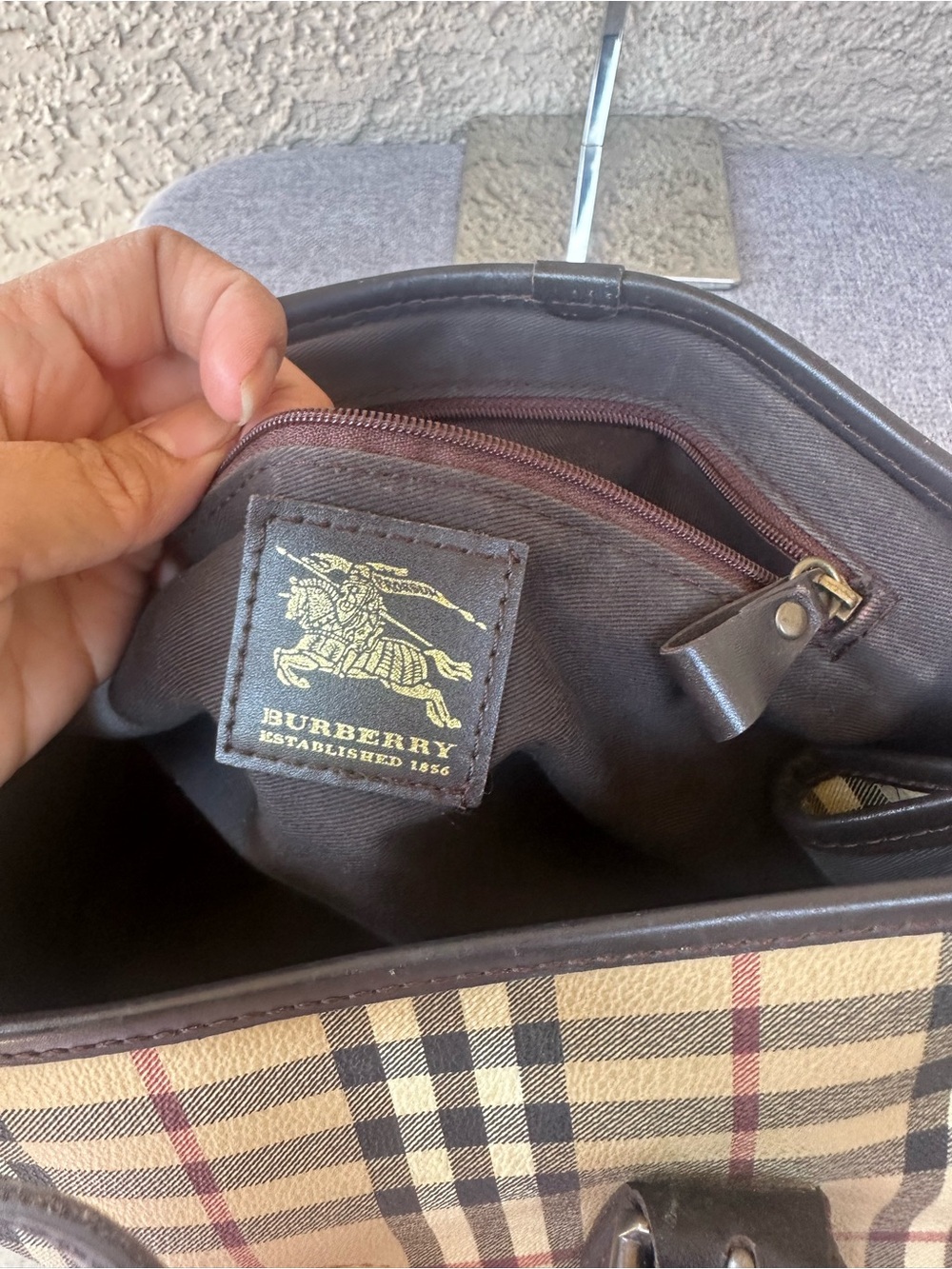 BURBERRY vintage Classic Plaid shoulder/handbag bag with Dark Leather Trim - Picture 6 of 12